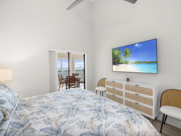 Intimate 4 unit beachfront complex